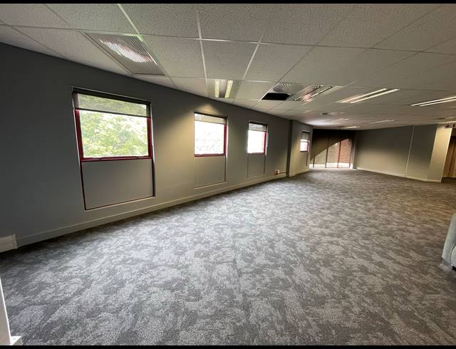 1,103M² OFFICE TO LET IN PARKTOWN
